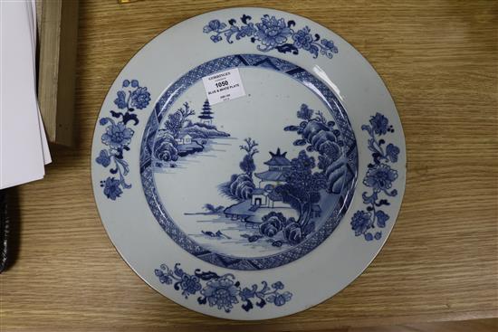 A Chinese export blue and white dish, Qianlong period 32cm diameter